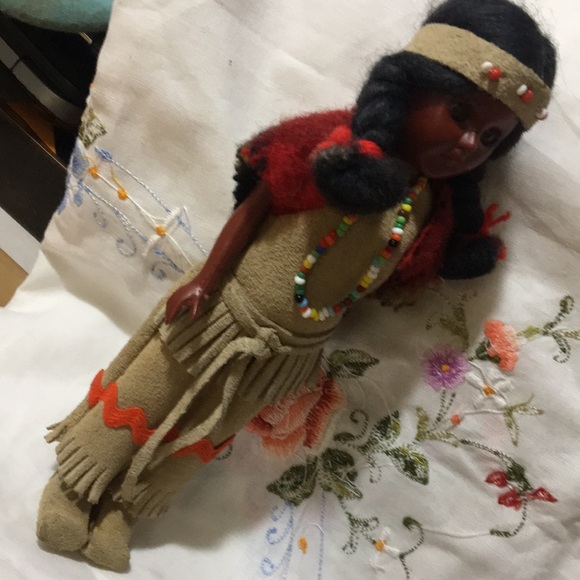 Cutest Carlson doll. Indian princess with papoose. Amazing detail and quality - Picture 2 of 16